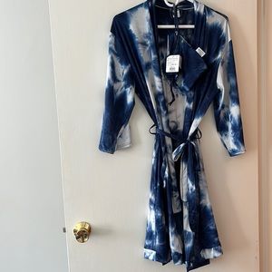 NWT Hello Mello Robe with matching travel bag